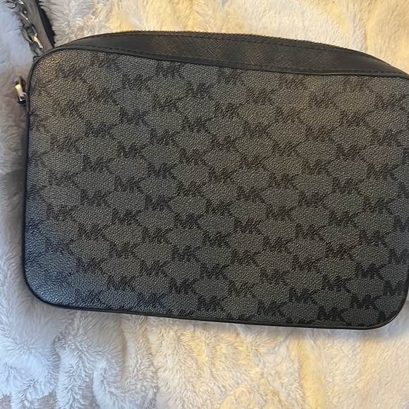 🖤🤍Authentic Michael Kors jet set large chain strap crossbody bag 🖤🤍 - Picture 3 of 13